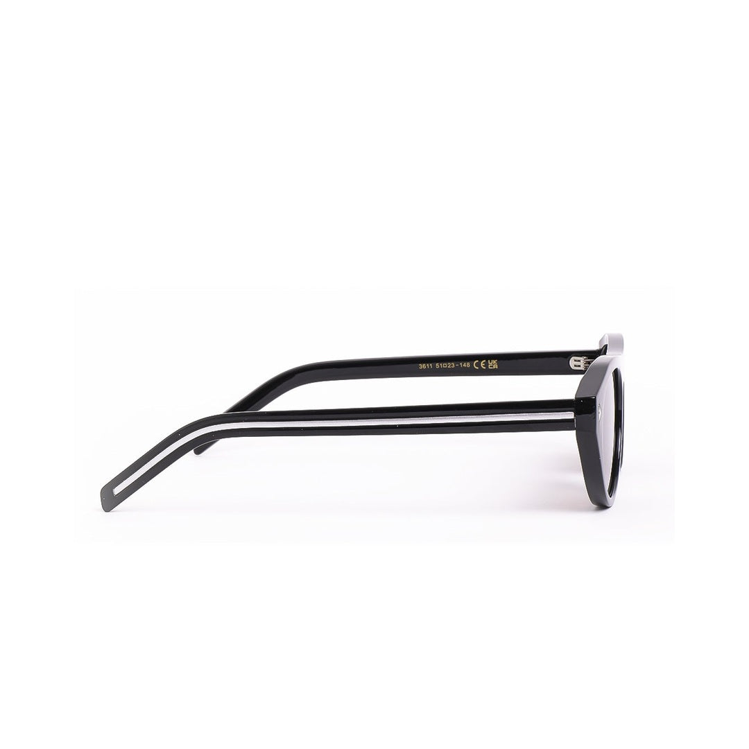 Lentes de sol AMST Negro Café de Solivo, mostrando su diseño moderno y detalles en la estructura, perfectos para uso diario.