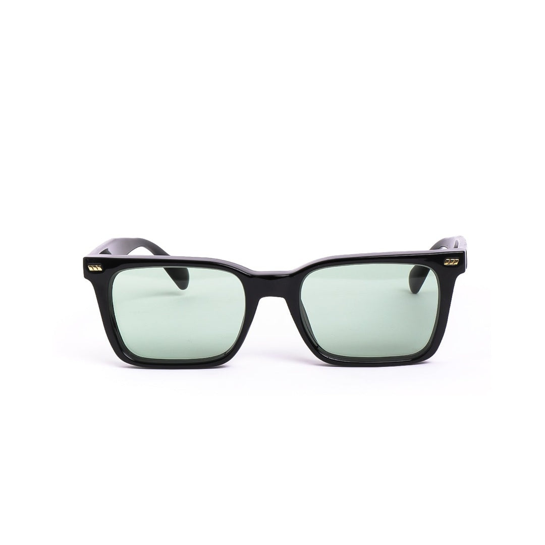 Lentes de sol Ava - Negro Verde de Solivo, diseño cuadrado y moderno con lentes verdes que ofrecen protección UV.