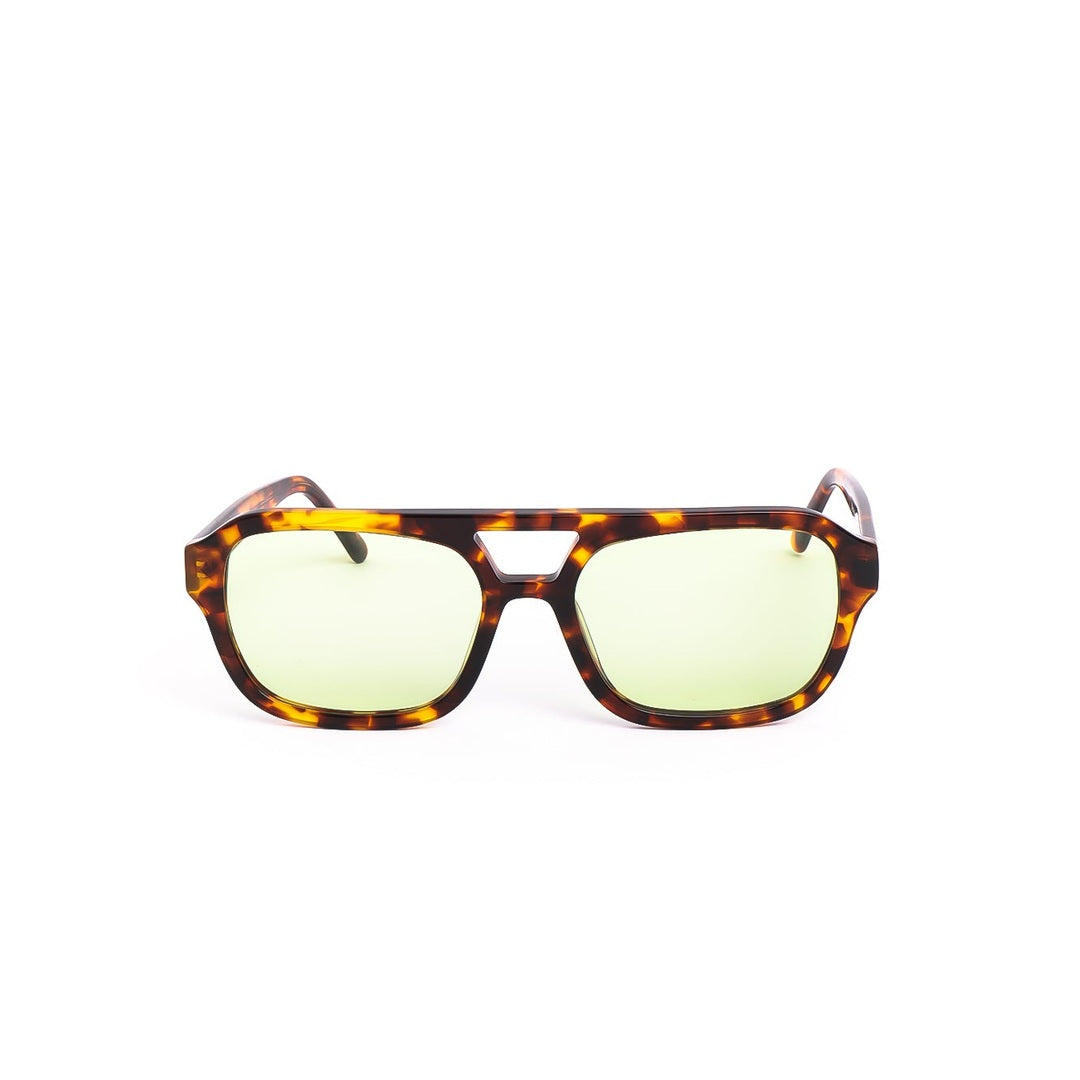 Lentes de sol CIEL de Solivo con diseño elegante en color carey y lentes verdes, perfectos para añadir un toque de estilo a cualquier outfit.