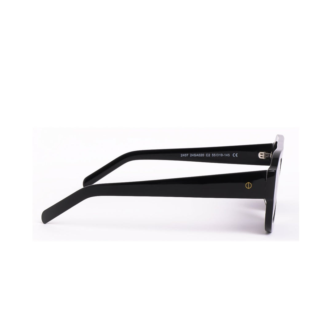 Vista lateral de los lentes de sol Élan de Solivo, mostrando su elegante diseño en color negro con patillas estilizadas.