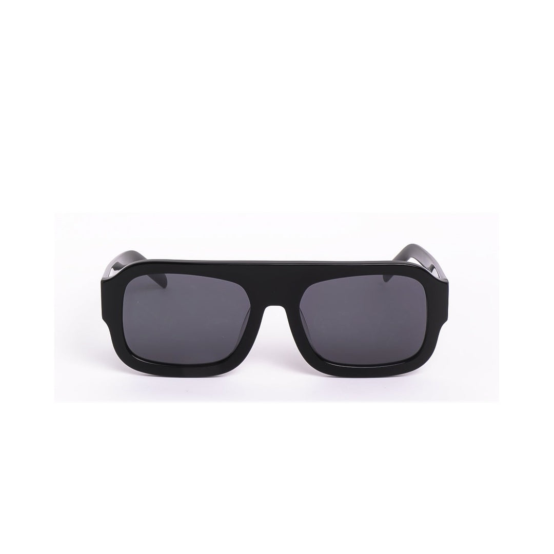 Lentes de sol Élan de Solivo, con un diseño moderno y atractivo en color negro, ideales para cualquier ocasión y perfectos para proteger tus ojos del sol.