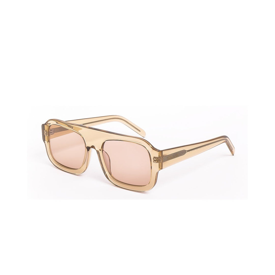 Gafas de sol Élan - Beige de Solivo, perspectiva lateral que muestra su diseño cuadrado y sofisticado con lentes marrón claro.