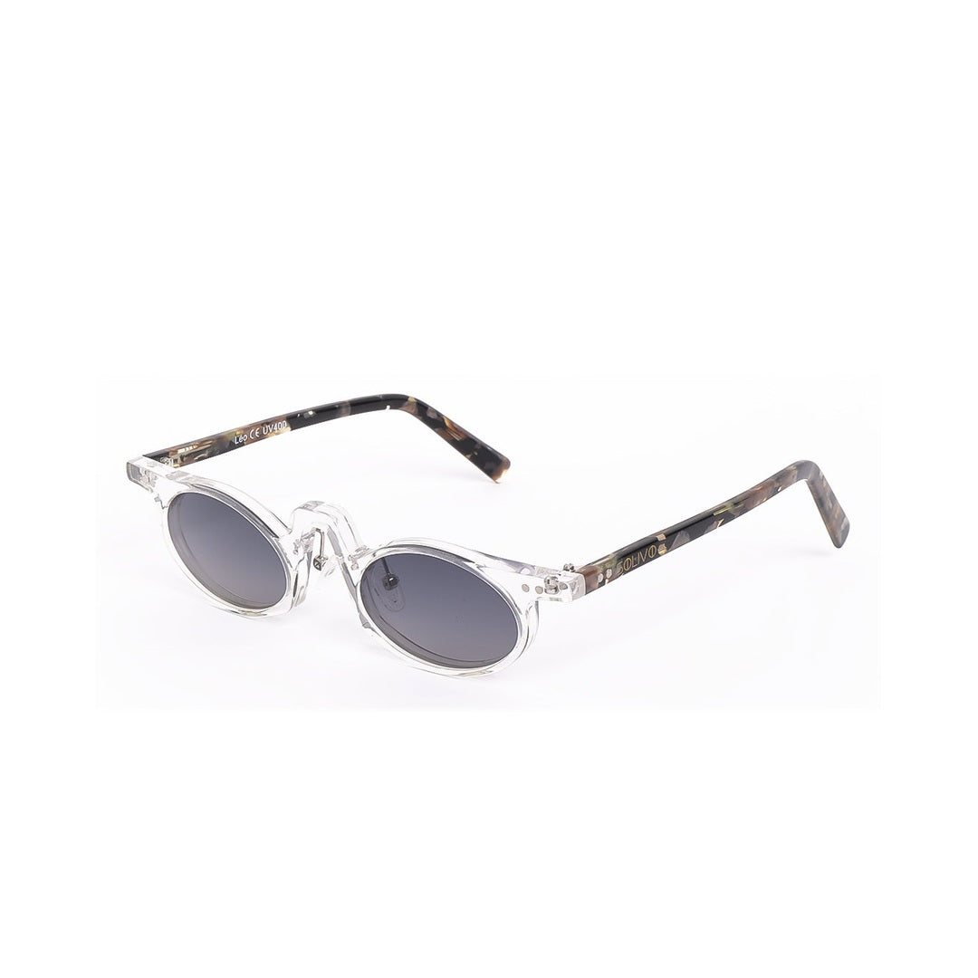 Vista lateral de los lentes de sol LEO de Solivo, con montura clara y detalles en estampado, ideales para actividades al aire libre y estilo diario.