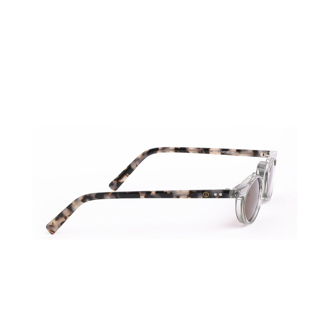 Lentes de sol LEO de Solivo, vista desde el lateral mostrando su estilo único con estampado de leopardo, ideal para la protección UV.