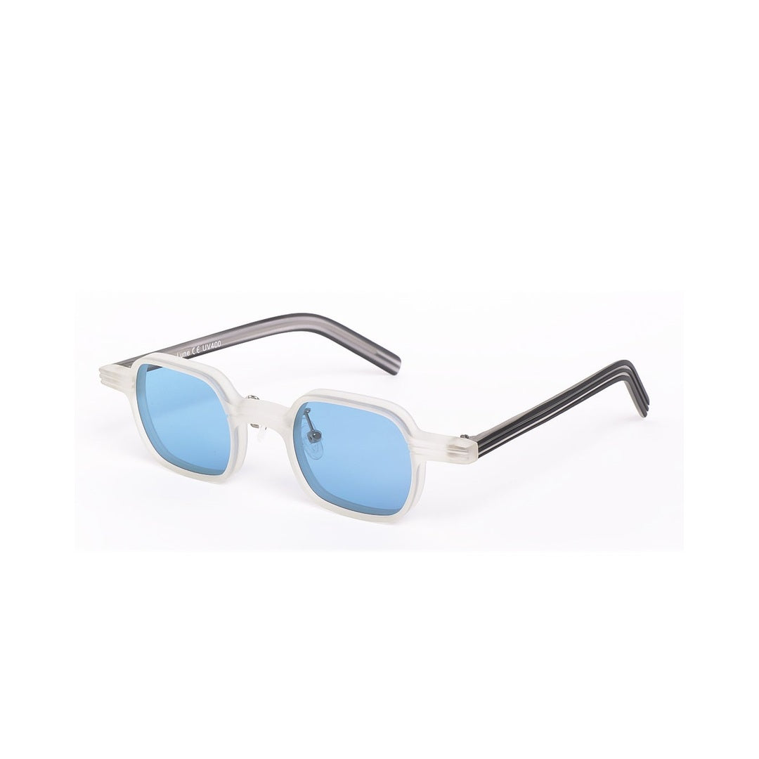 Lentes de sol LUNE - Celeste de Solivo, vista lateral mostrando su estructura moderna y lentes polarizados azules.
