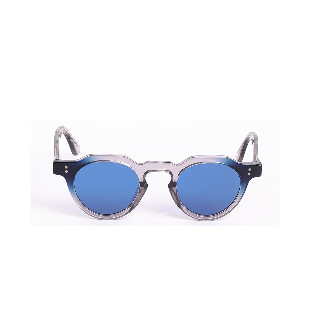 Lentes de sol MILA de Solivo en color azul, diseño moderno y elegante con protección UV400 y lentes polarizados, ideales para realzar tu estilo y disfrutar de tus días soleados.