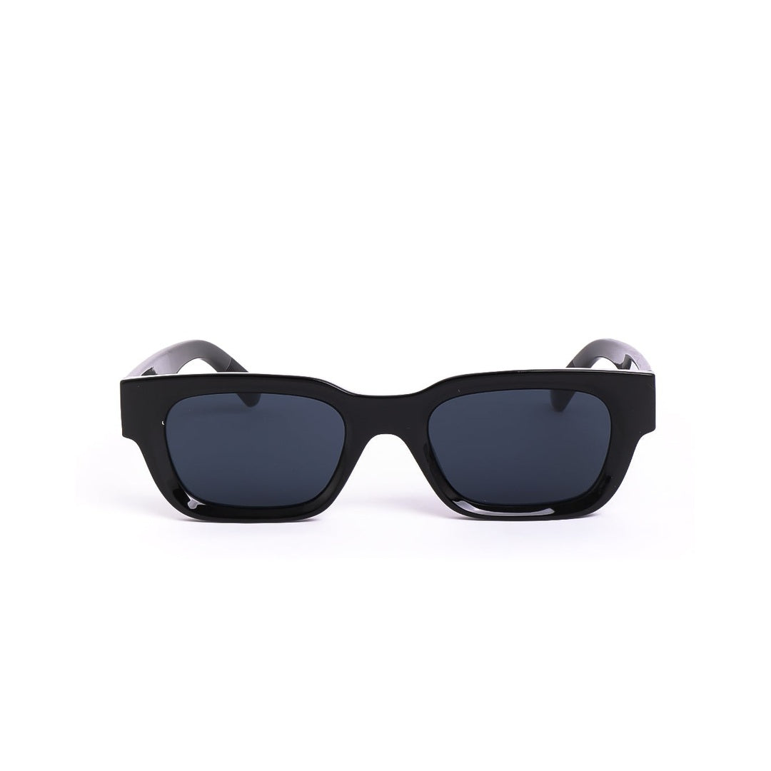 Lentes de sol NOX de Solivo, diseño elegante y moderno en color negro, vista frontal destacando la forma y las lentes oscuras.