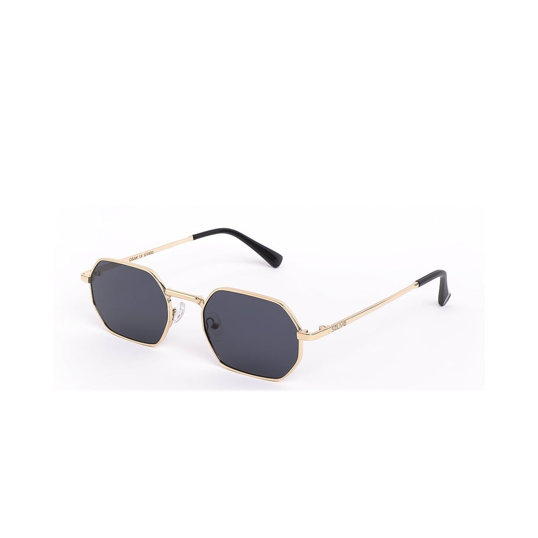 Lentes de sol OSAK de Solivo, diseño moderno en forma octagonal con cristales oscuros y estructura dorada, ideales para combinar elegancia y protección.