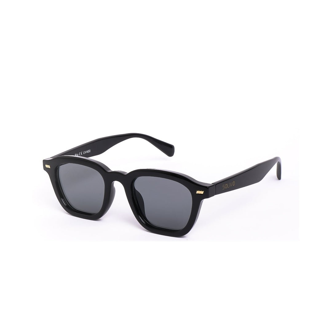 Lentes de sol RIO de Solivo en ángulo lateral, resaltando su estructura contemporánea y materiales de alta calidad, perfectos para actividades al aire libre.