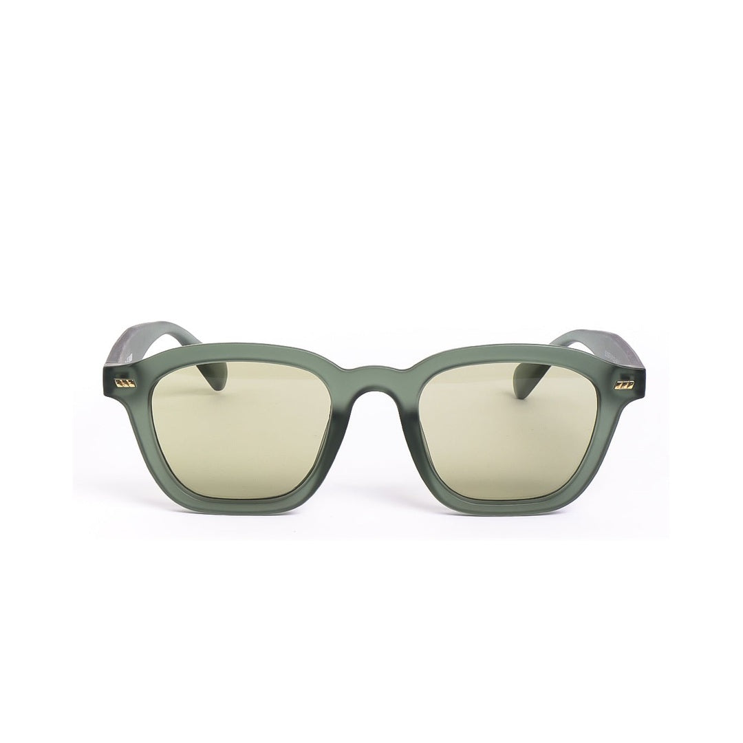 Lentes de sol RIO de Solivo, con diseño moderno y elegante, vista frontal mostrando su color verde sutil y lentes polarizados. Perfectos para proteger tus ojos con estilo.