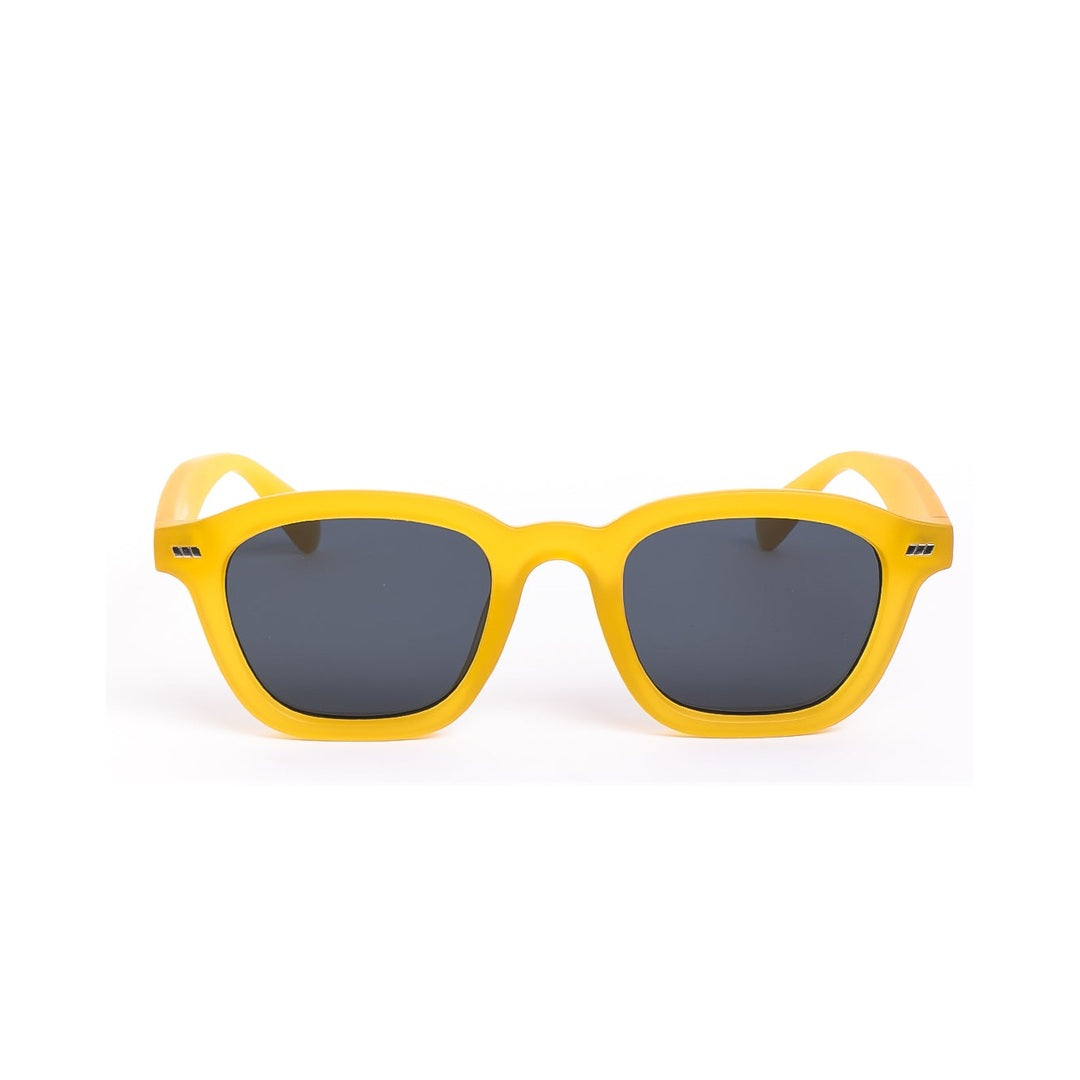 Lentes de sol RIO de Solivo en color amarillo brillante, diseño elegante y moderno, con cristales oscuros para protección UV400 y reducción del deslumbramiento, ideales para actividades al aire libre.
