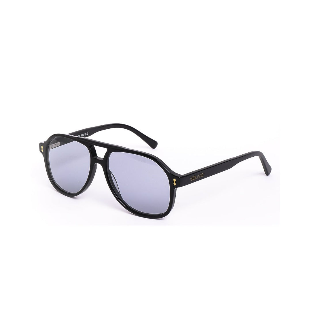 Vista lateral de los lentes de sol Sol - Negro Lila de Solivo, mostrando su diseño moderno y lentes polarizados que garantizan una visión clara y nítida.