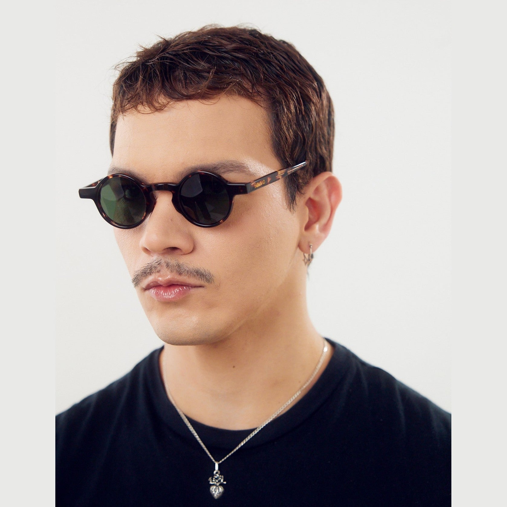 Lentes de sol MIRA de Solivo, con tecnología de lentes polarizados y protección UV400 para una visión clara y sin reflejos.