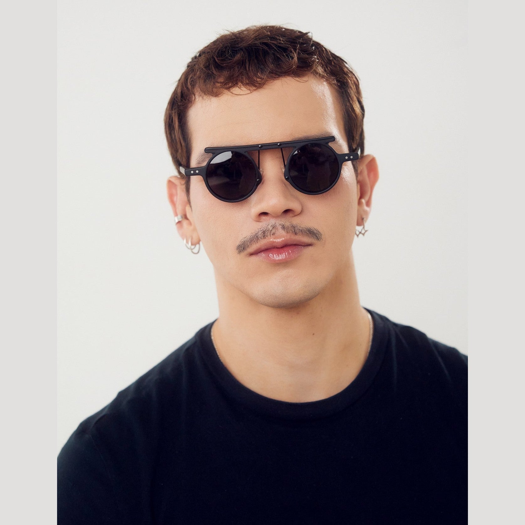 Lentes de sol D'OER negros de Solivo, diseño elegante y moderno ideal para proteger tus ojos mientras mantienes estilo.