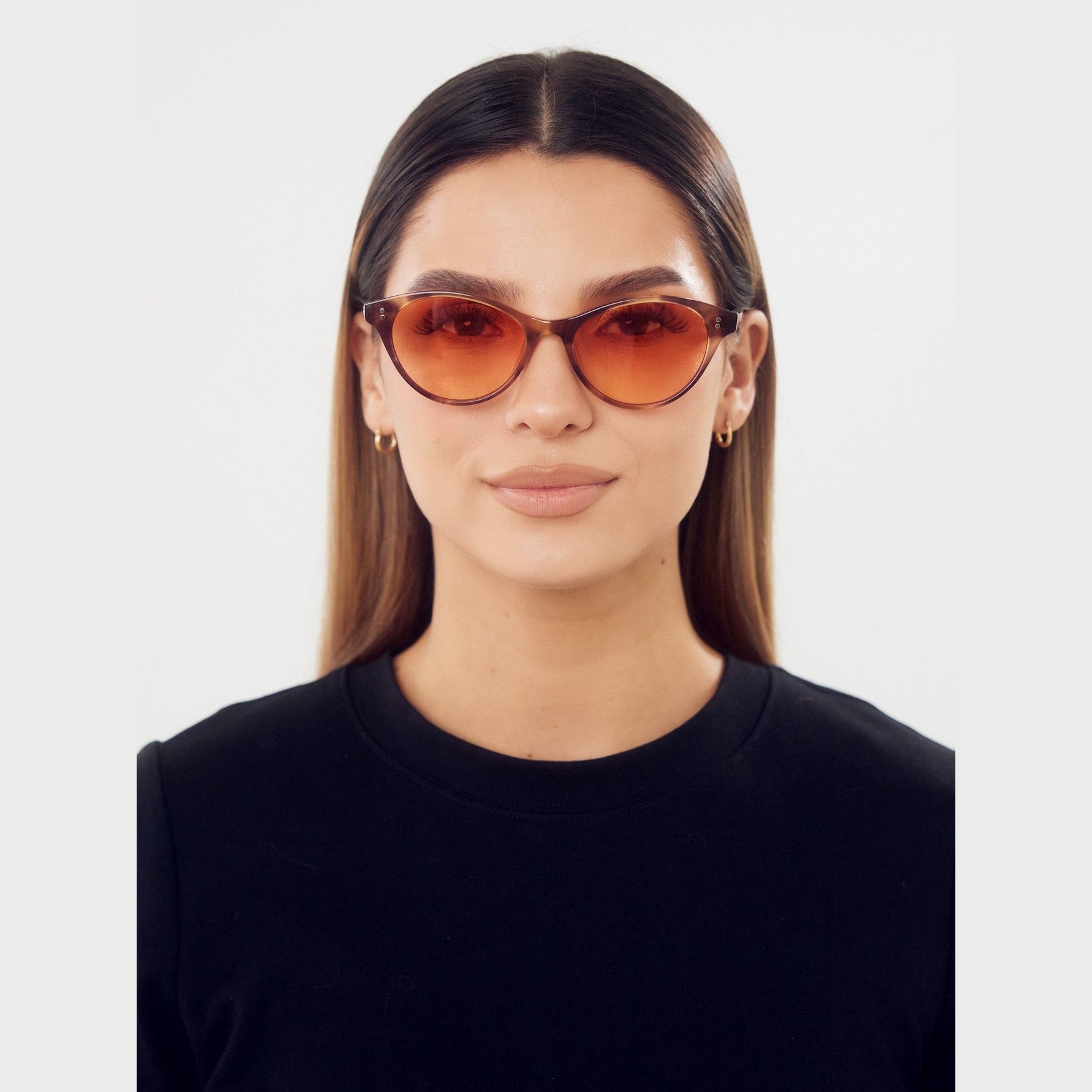 Lentes de sol STEF de Solivo en color Nogal Sunset, con diseño premium y polarizados, perfectos para proteger tus ojos mientras disfrutas del sol con estilo.