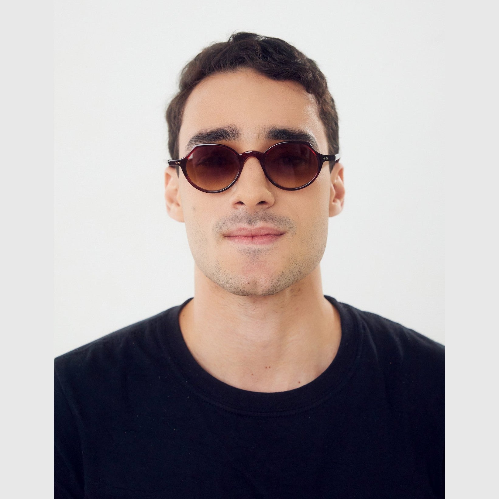 Lentes de sol YUNA de Solivo en estilo moderno y elegante, ideal para cualquier ocasión y protección UV400.