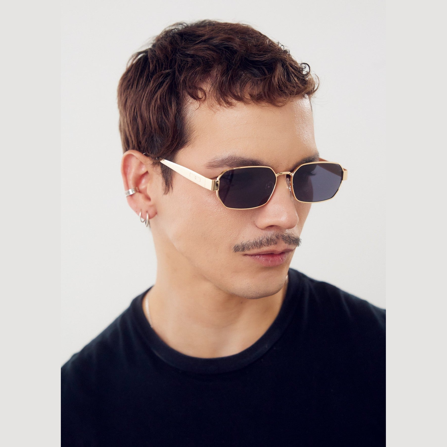 Lentes de sol CHIC de Solivo, diseño elegante y moderno, perfectos para proteger tus ojos con estilo mientras disfrutas del sol.