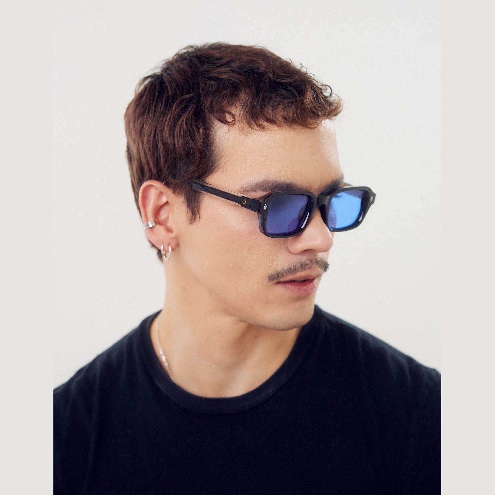 Lentes de sol ZEN de Solivo, con lentes polarizados que eliminan reflejos y ofrecen claridad visual, perfectos para actividades al aire libre.