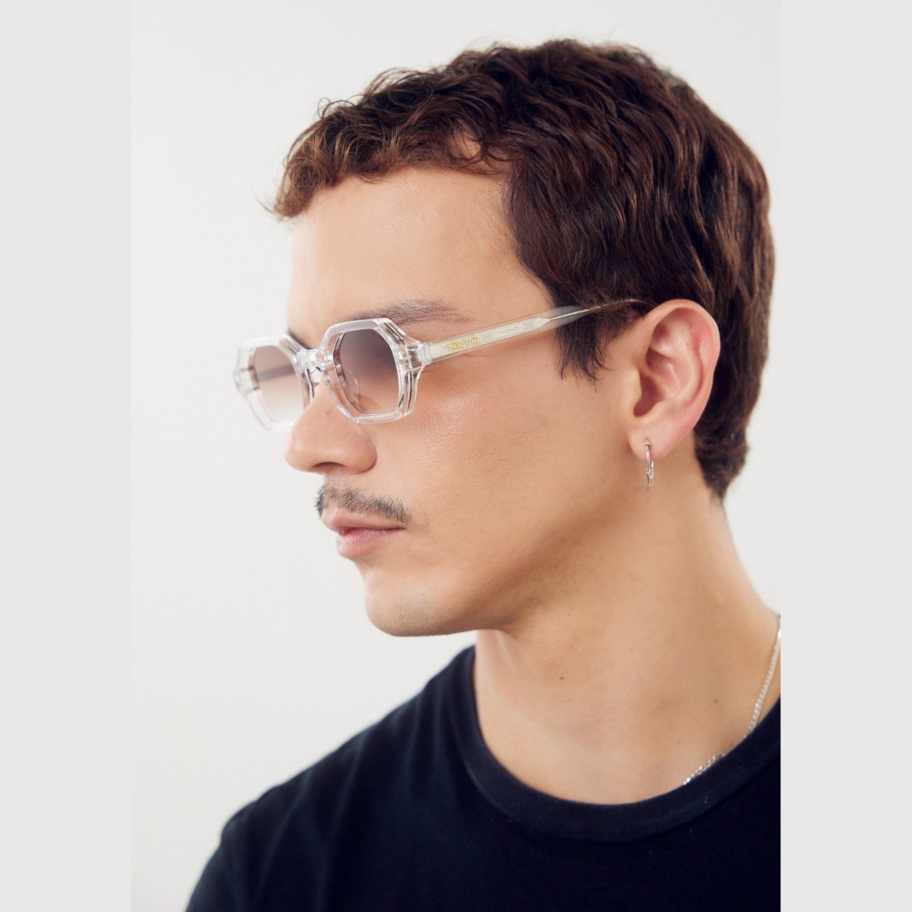 Lentes de sol NYX de Solivo con diseño elegante y contemporáneo, ideales para cualquier atuendo y protección UV400.