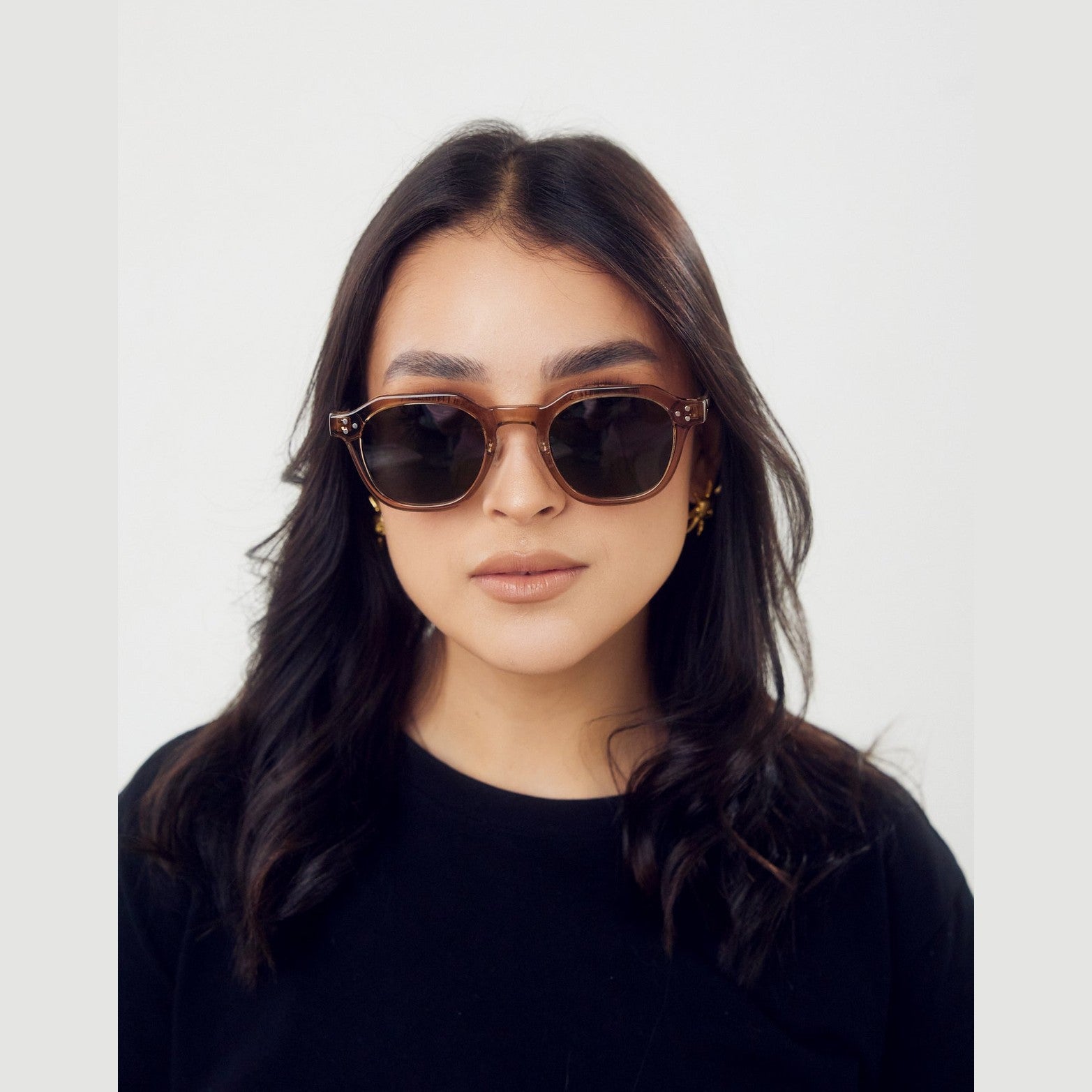 Lentes de sol PARI - Café Gris de Solivo, ideales para protección UV400 y estilo elegante en días soleados.