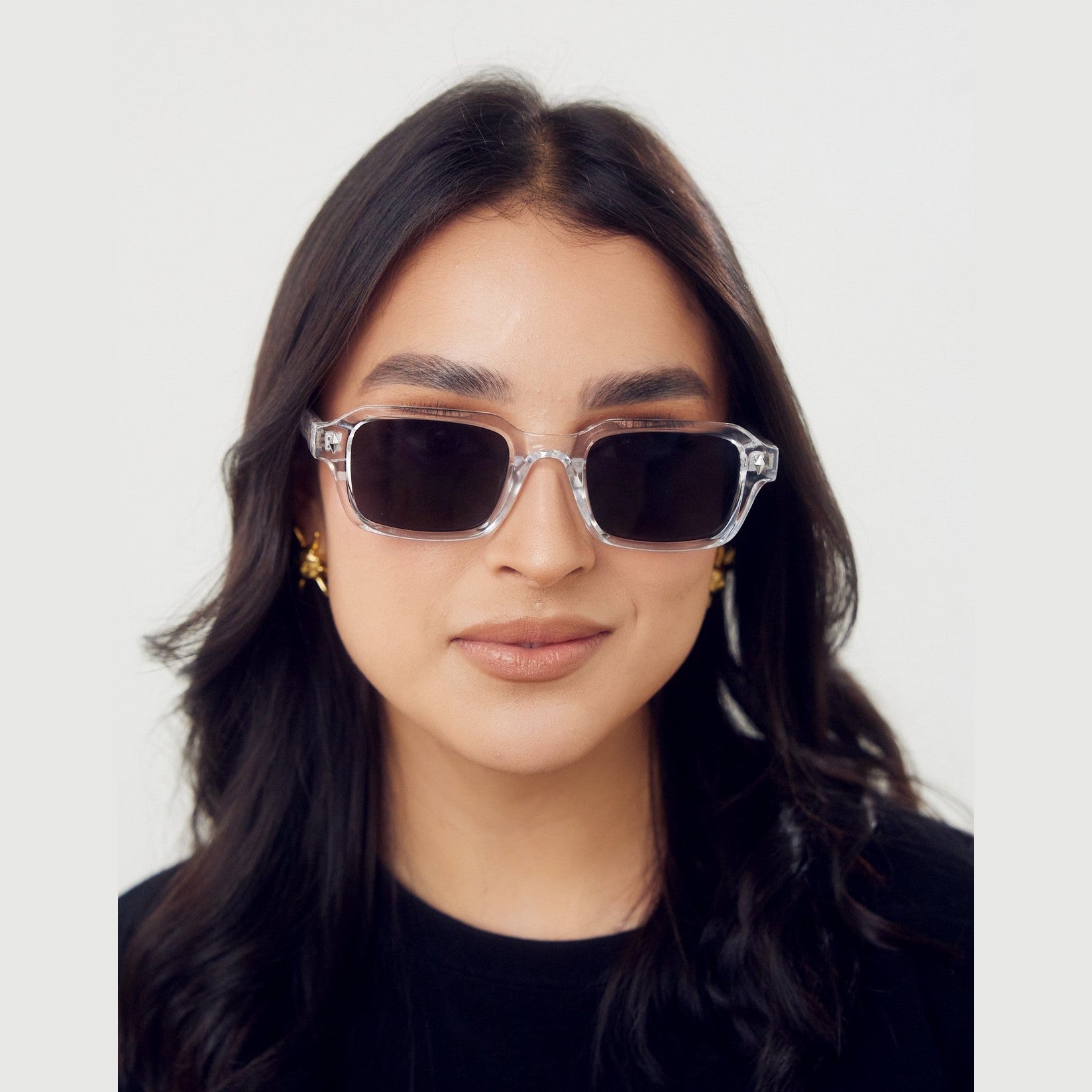 Lentes de sol ZEN de Solivo, diseño elegante y moderno con protección UV400, ideales para el clima de Costa Rica.