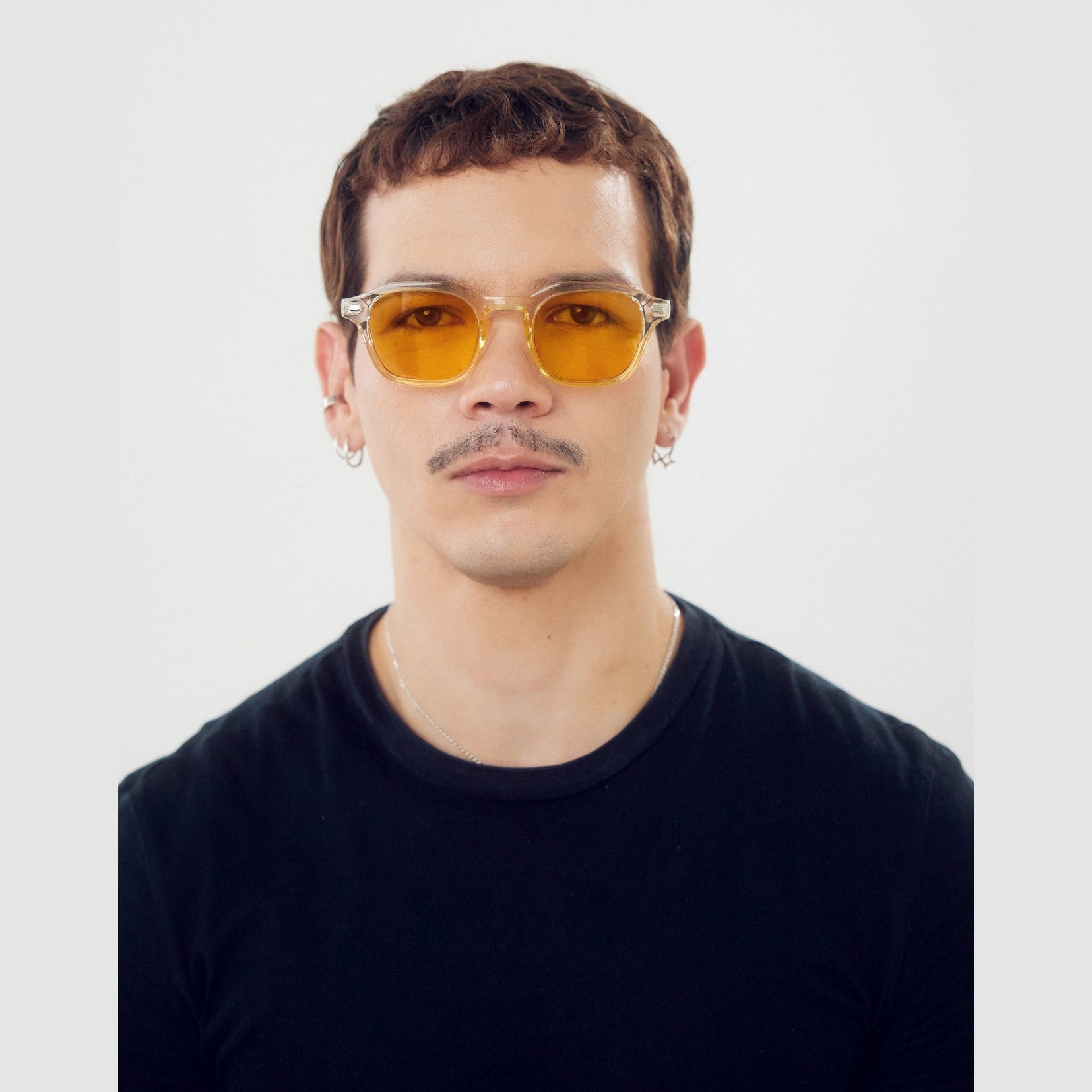 Lentes de sol BLU de Solivo, diseño moderno y elegante con protección UV400, perfectos para disfrutar del sol en Costa Rica.