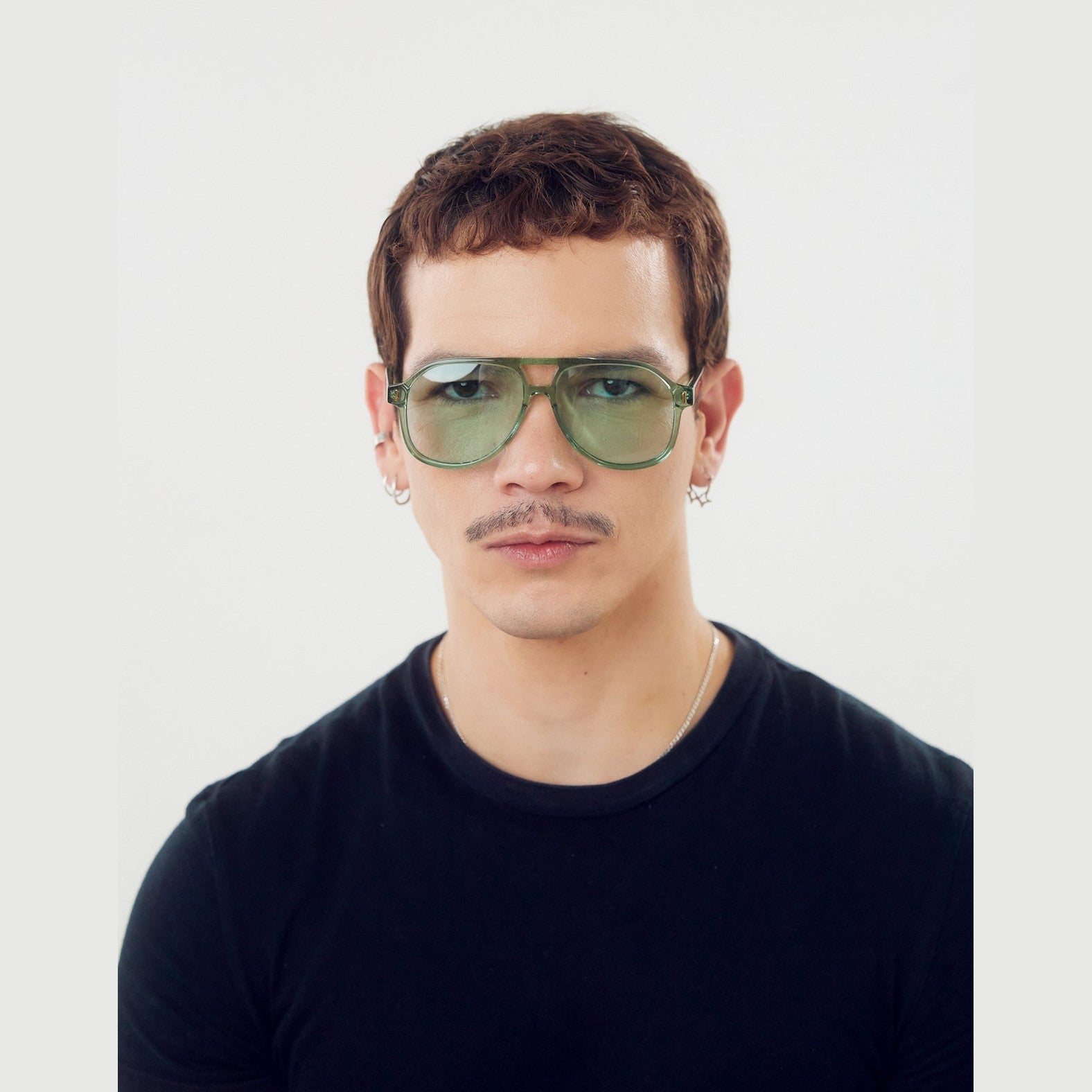 Lentes de sol Sol - Verde de Solivo, con diseño elegante y moderno, ideales para proteger los ojos con estilo.