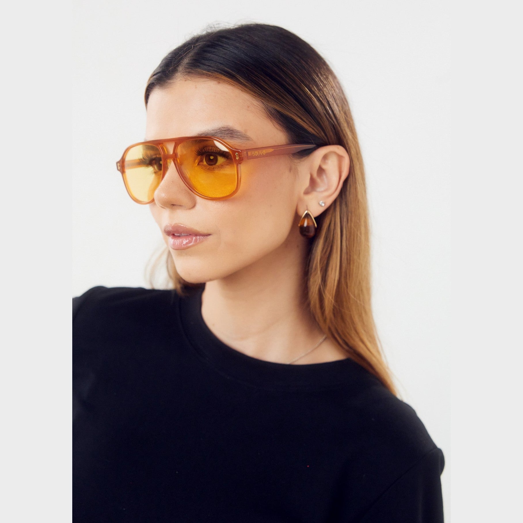 Lentes de sol 'Sol - Naranja' de Solivo, ofreciendo cristales polarizados para una visión nítida y protección solar ideal para actividades al aire libre.
