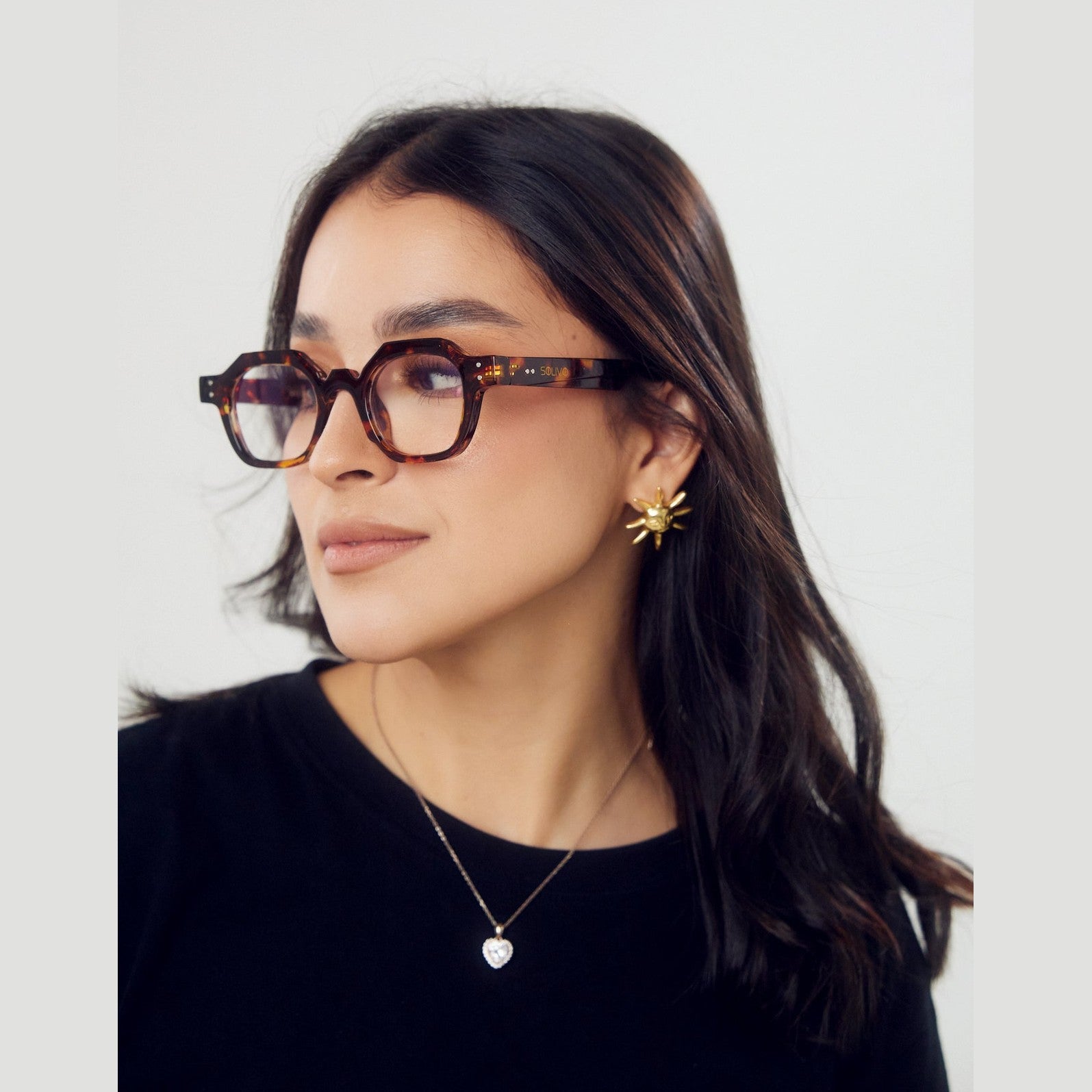 Lentes de sol ARI Blue light de Solivo, elegantes y funcionales, diseñados para proteger tus ojos de la radiación solar mientras complementan tu estilo.