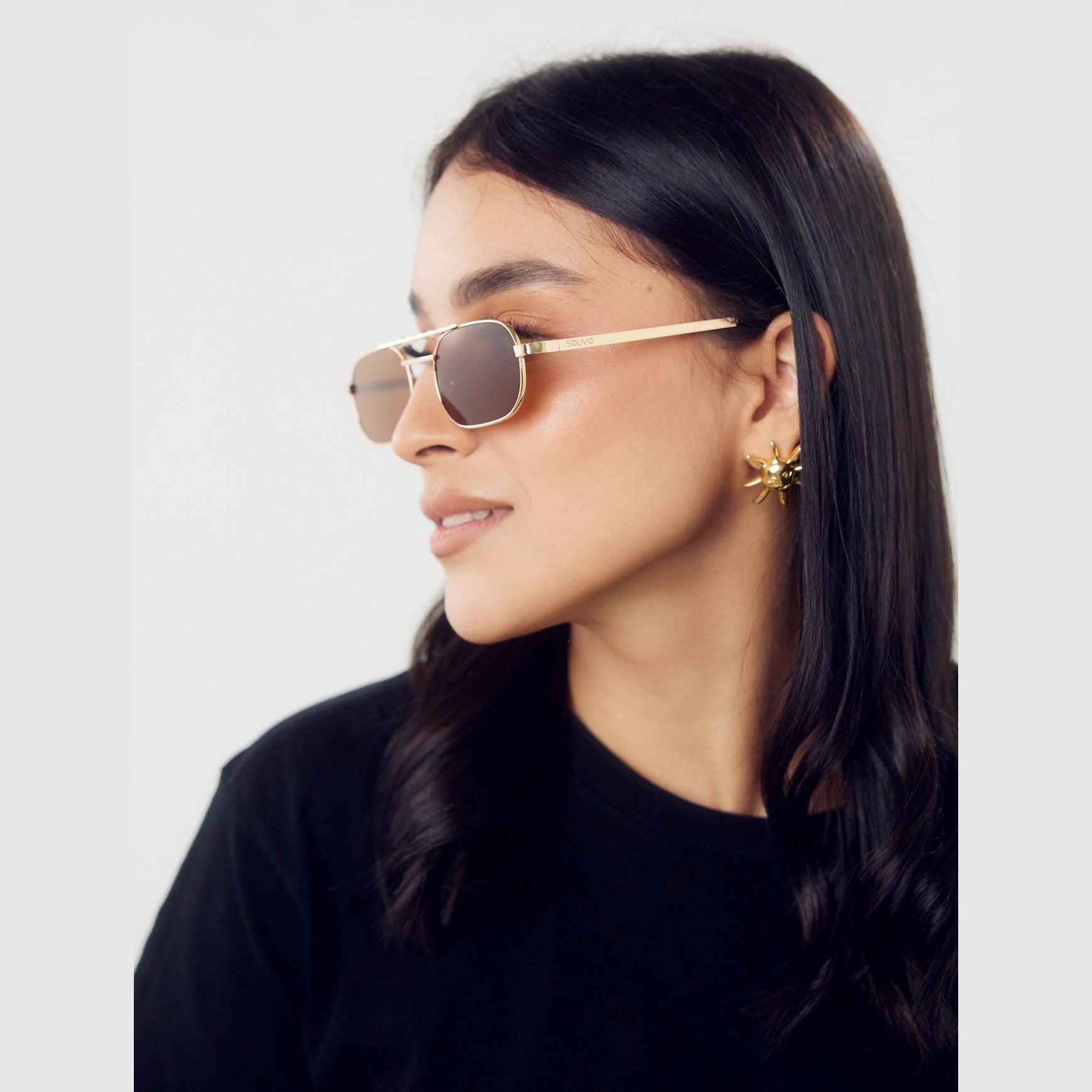 Gafas de sol BANG de Solivo, diseño moderno y elegante con lentes polarizados, ideales para proteger los ojos bajo el sol de Costa Rica.