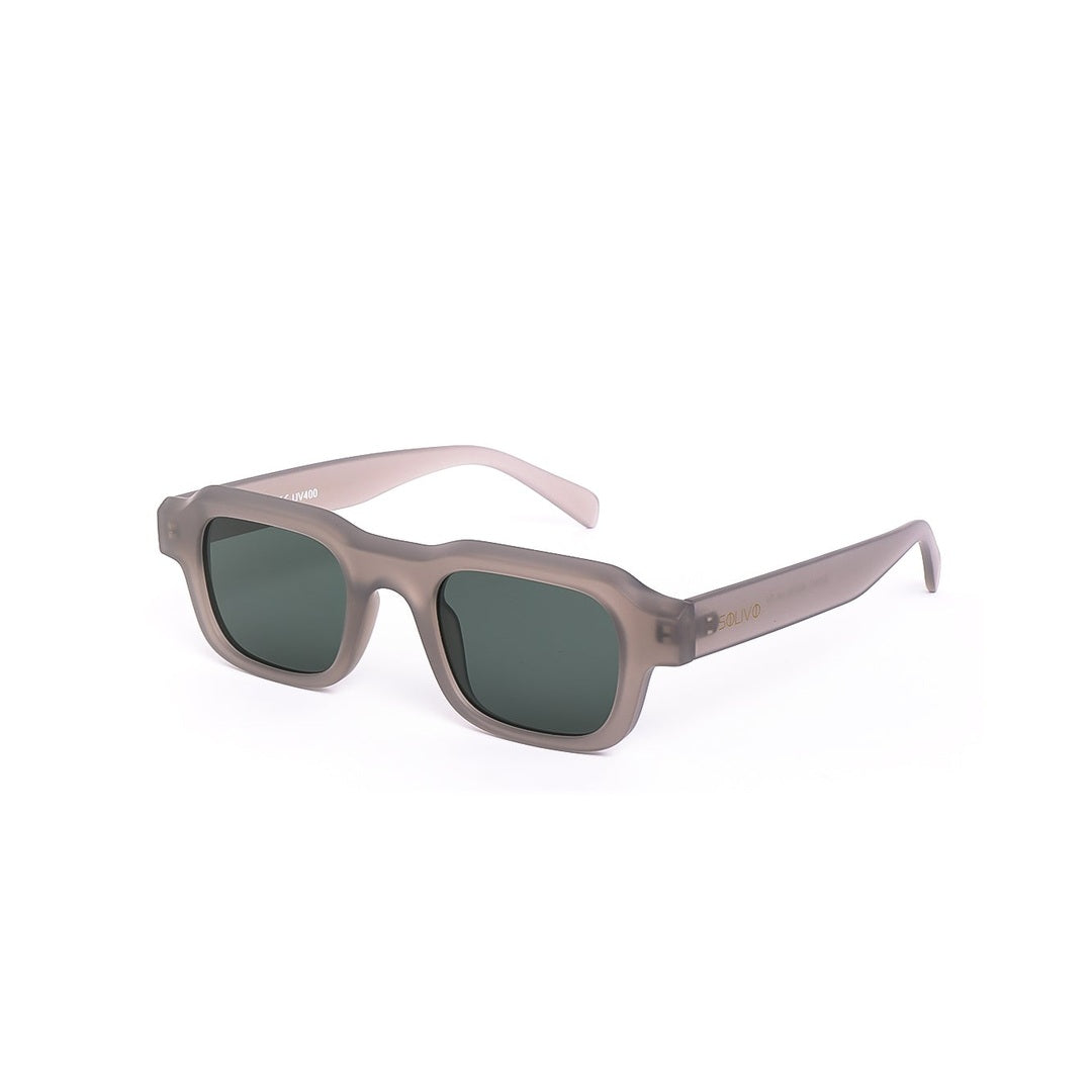 Gafas de sol Vio-Gris Verde de Solivo, vistas desde un ángulo, subconjunto de estilo minimalista y confort, perfectas para resaltar cualquier look.