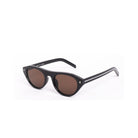 Vista lateral de los lentes de sol AMST Negro Café de Solivo, resaltando su sofisticada forma y detalles en la montura.