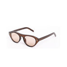 Lentes de sol AMST de Solivo vistos desde un ángulo lateral, destacando su estructura liviana y estilo chic, perfectos para cualquier ocasión.