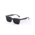 Lentes de sol Ava - Gris de Solivo, vista lateral que muestra su estilo contemporáneo y lentes polarizados para reducir reflejos.