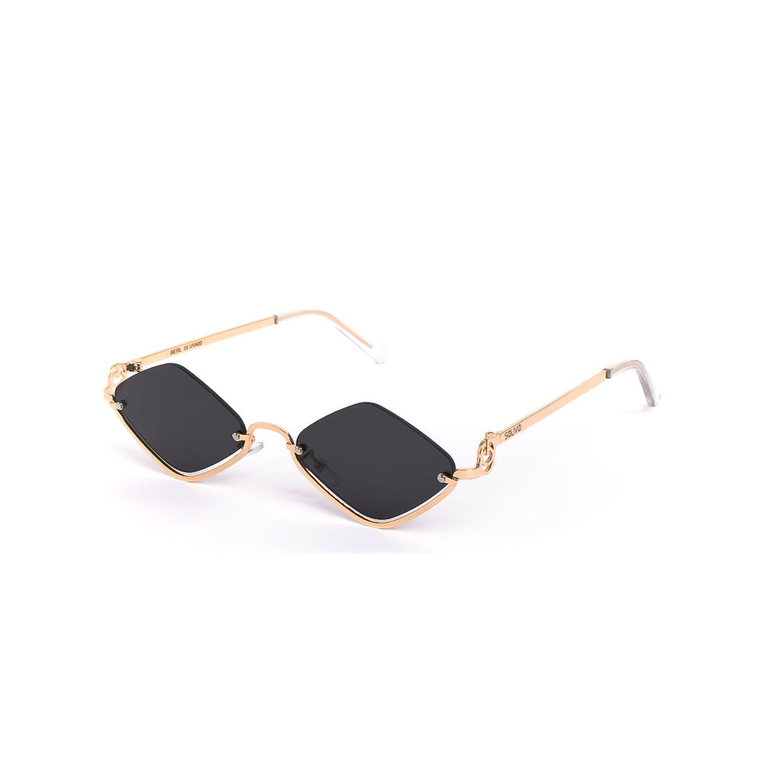Lentes de sol BERL de Solivo con marco dorado y lentes negros, perfectos para un estilo contemporáneo en días soleados.