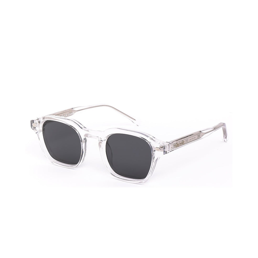 Lentes de sol BLU de Solivo en color claro con lentes oscuros, combinando estilo moderno y protección UV400. Perfectos para el verano.