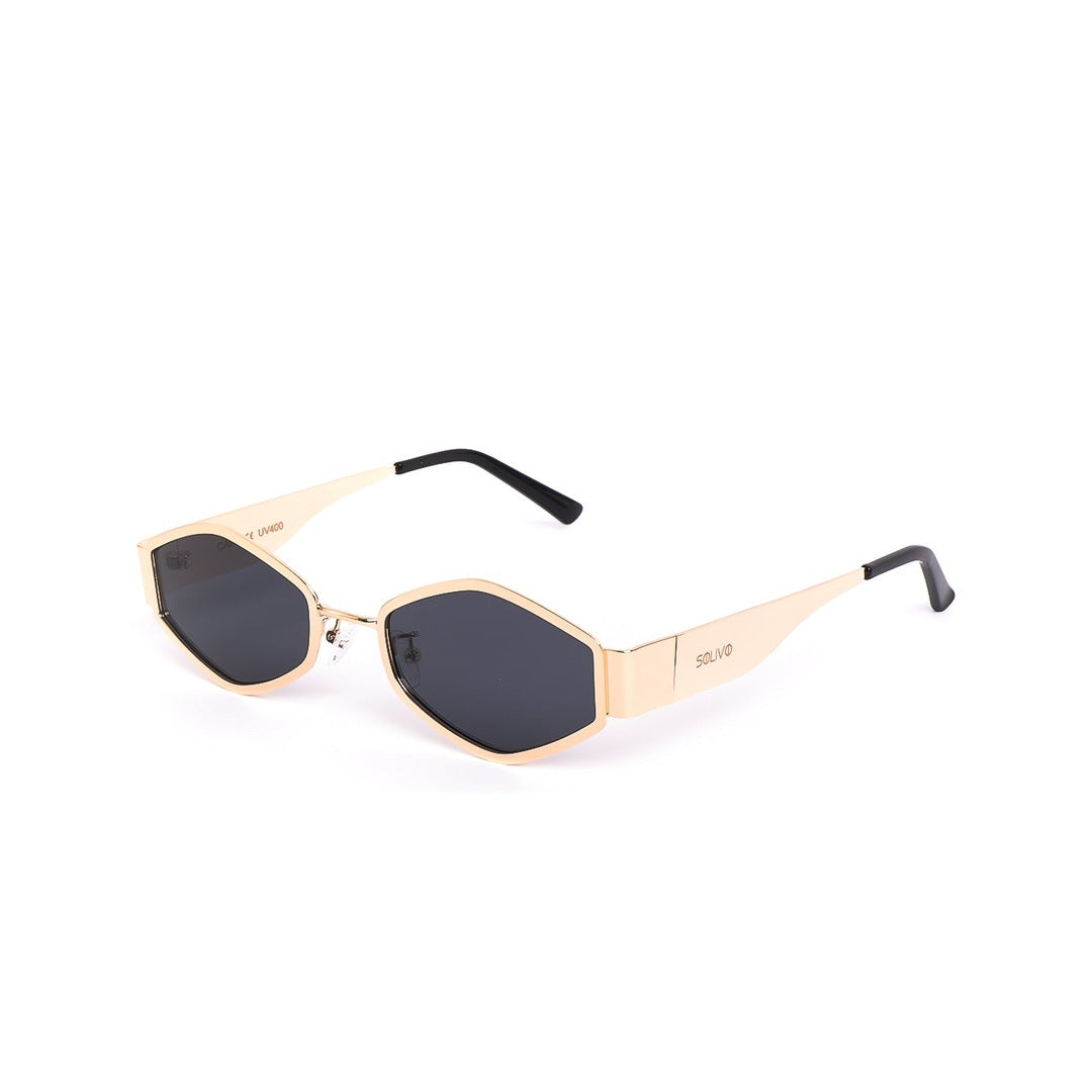 Vista frontal de los lentes de sol CAPE - Dorado Negro de Solivo, combinando estilo y protección solar en un accesorio de moda.
