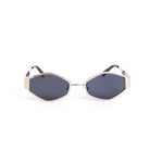 Lentes de sol CAPE - Plateado Negro de Solivo, con diseño moderno y protección UV400, ideales para aventuras al aire libre.