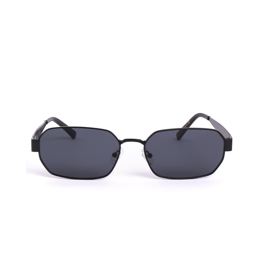 Lentes de sol CHIC en color negro de Solivo, vista frontal, con lentes polarizados que ofrecen protección UV400.