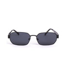 Lentes de sol CHIC en color negro de Solivo, vista frontal, con lentes polarizados que ofrecen protección UV400.