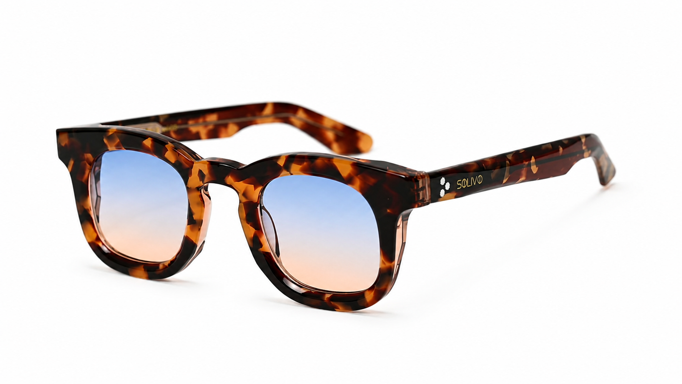 Vista frontal de los lentes de sol MAZE Carey Sky de Solivo — montura tortoise con filtro UV400