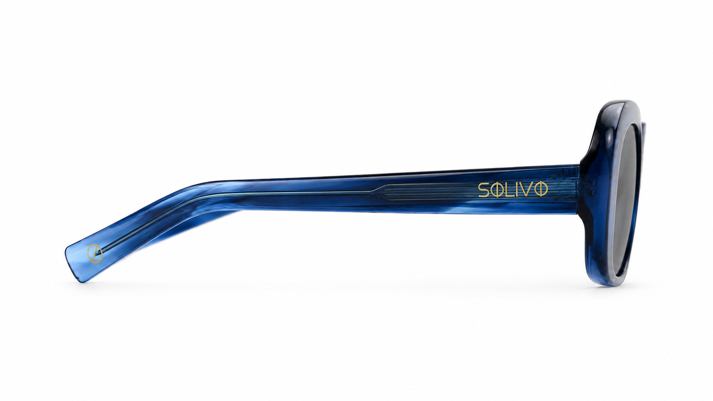 Vista lateral de los lentes de sol JLO Azul Marino de Solivo — varillas con protección UV400