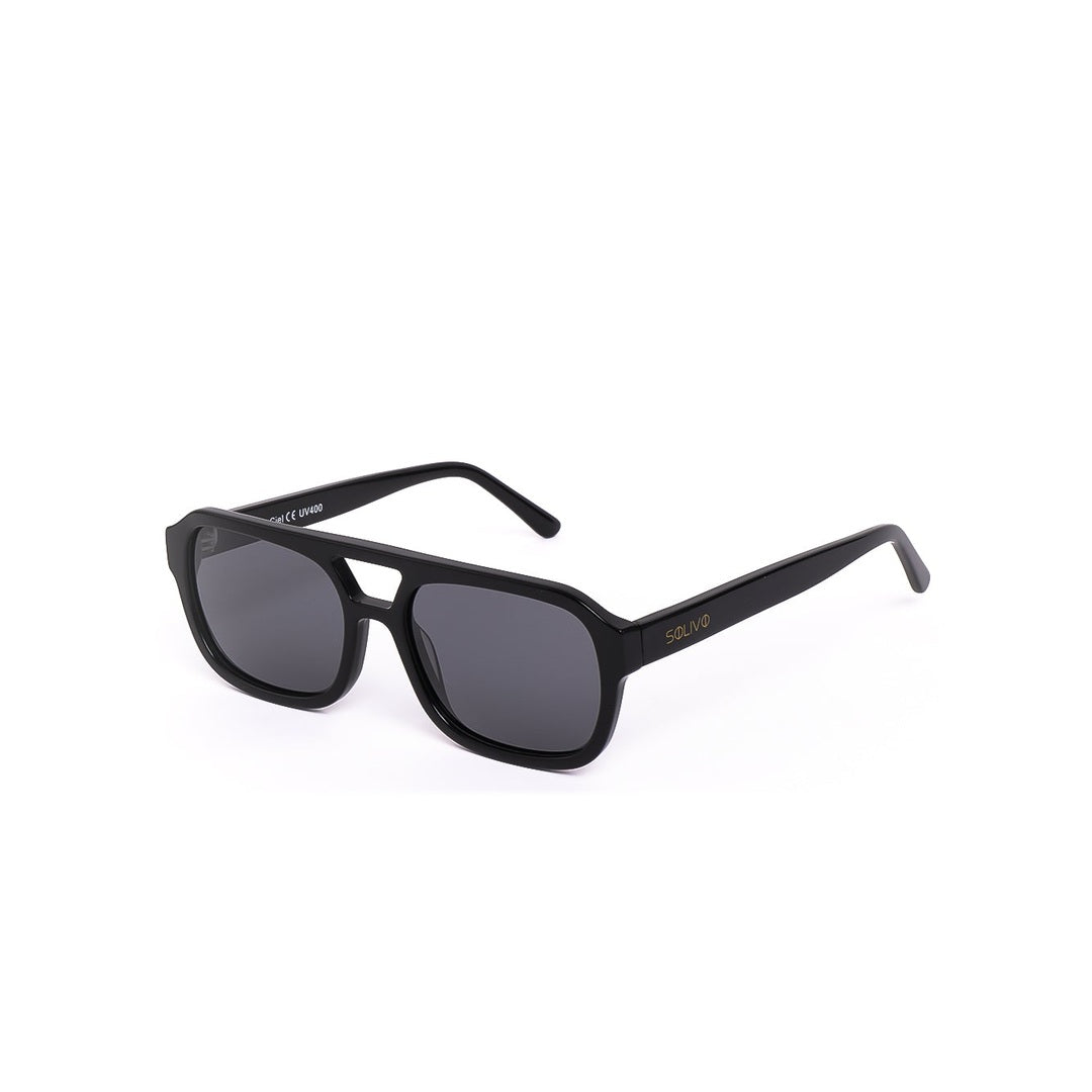 Lentes de sol CIEL de Solivo, estilo contemporáneo y marco negro, perfectos para cualquier ocasión al aire libre.