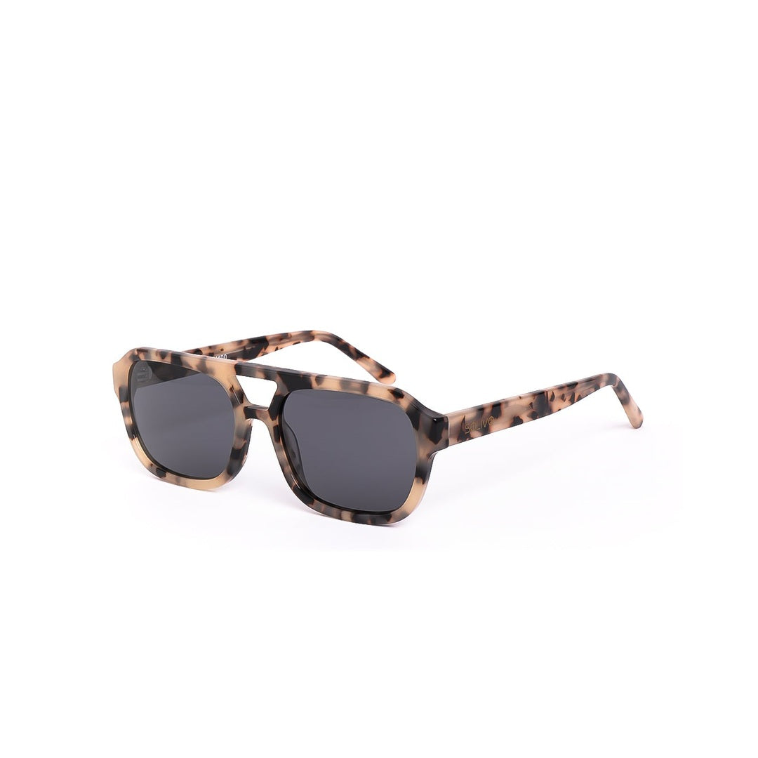 Lentes de sol CIEL de Solivo con diseño moderno y elegante, ideales para protección UV y estilo. Vista frontal en tonos de carey.