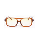 Lentes de sol CY de Solivo con diseño moderno y atractivo, vista frontal mostrando la forma cuadrada y lentes claros, ideales para protección UV.