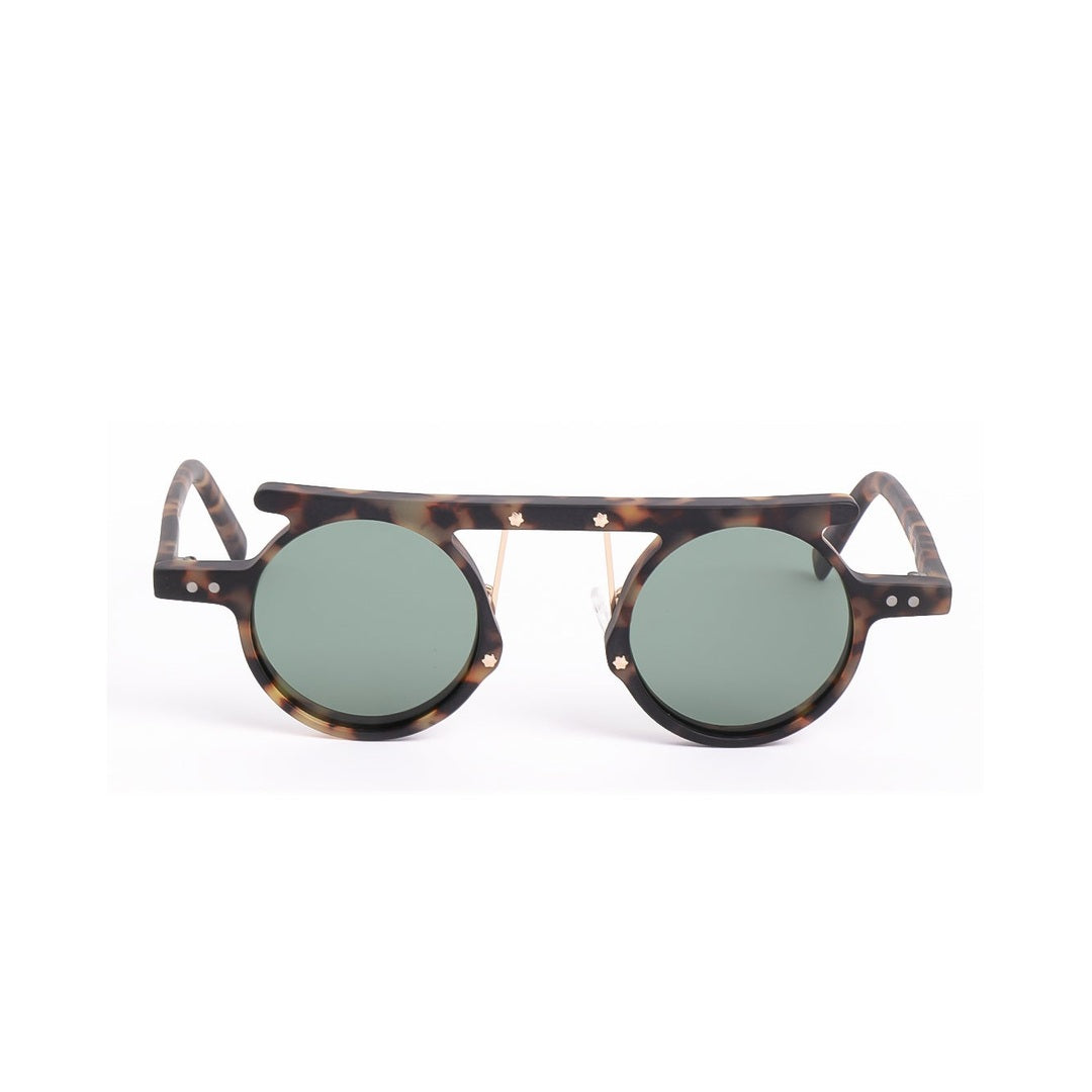 Gafas de sol D'OER de Solivo con diseño elegante y moderno, en patrón carey y lentes verdes, ideales para cualquier ocasión.