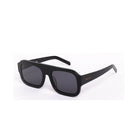 Lentes de sol Élan de Solivo, diseño moderno en color negro con lentes oscuros, ideales para brindar estilo y protección UV.