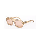 Gafas de sol Élan - Beige de Solivo, perspectiva lateral que muestra su diseño cuadrado y sofisticado con lentes marrón claro.