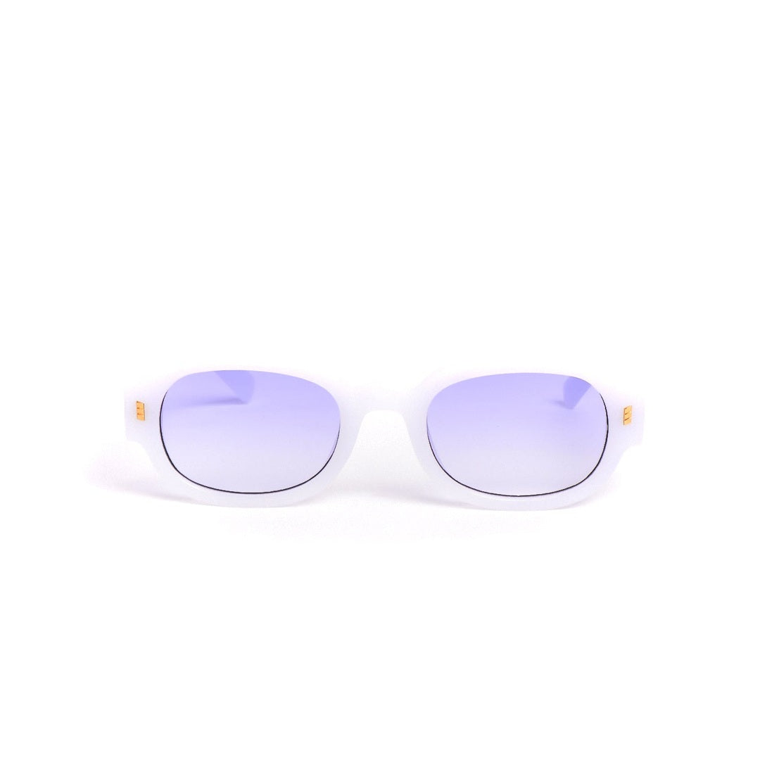 Gafas de sol Ely de Solivo en color blanco con lentes lila, perfectas para un look contemporáneo y protección UV400.