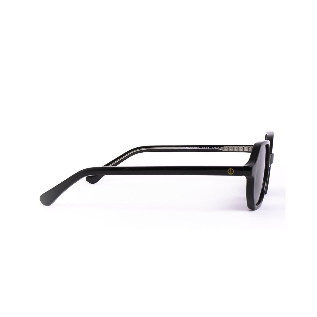 Vista lateral de los lentes de sol EVE de Solivo, mostrando su diseño contemporáneo y la marca en el brazo, combinando moda y funcionalidad.